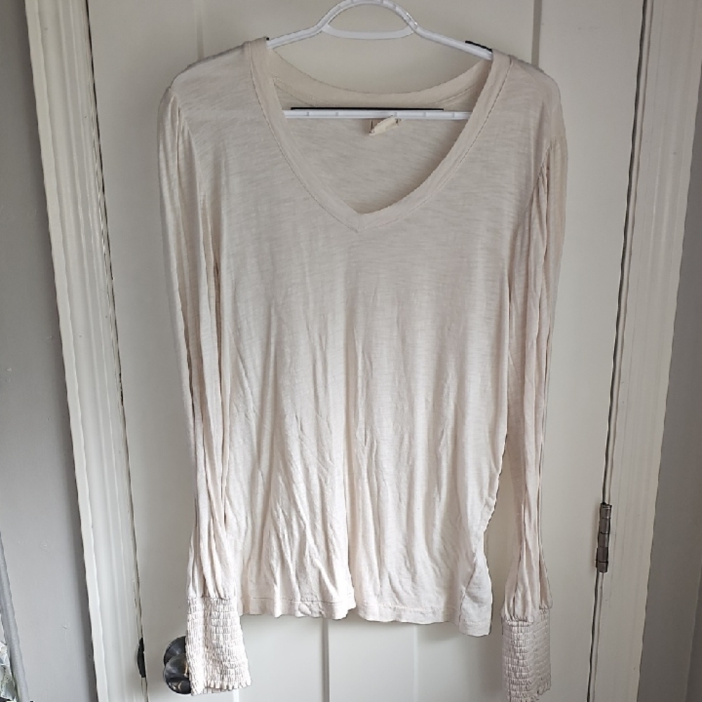 White Crow Womens Sz XL Vneck, Cream Long Sleeve Top!!